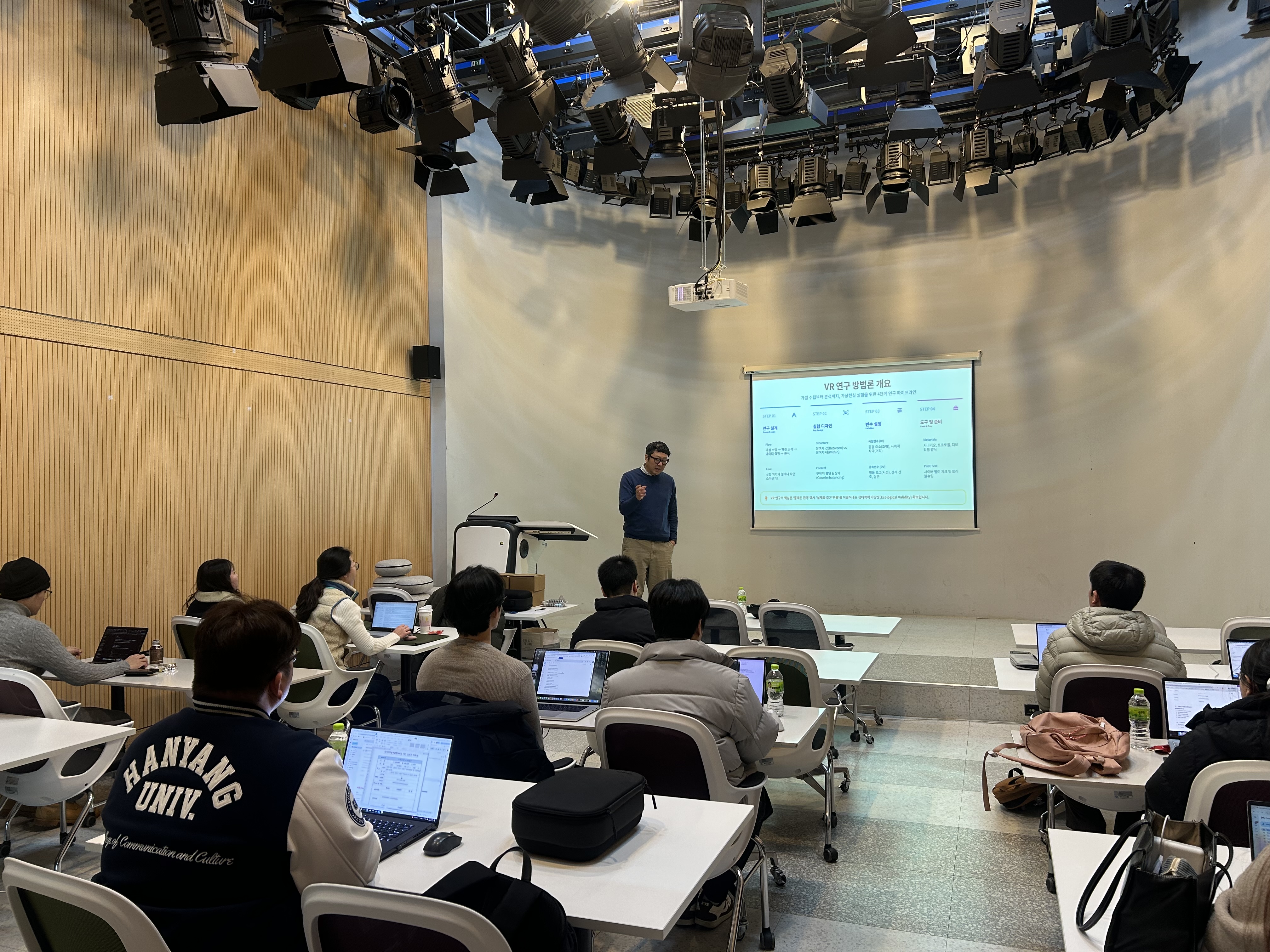 [26.02.12] 한양대 ERICA HEX Lab, 인문사회 연구자 위한 ‘VR 실험 연구 개발 워크숍’ 개최