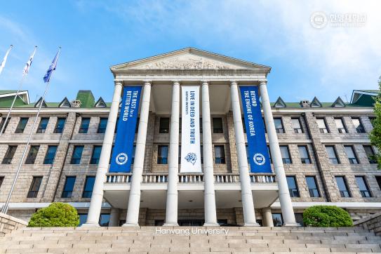 Scenery of HYU - 역사관, 신본관, 사자상